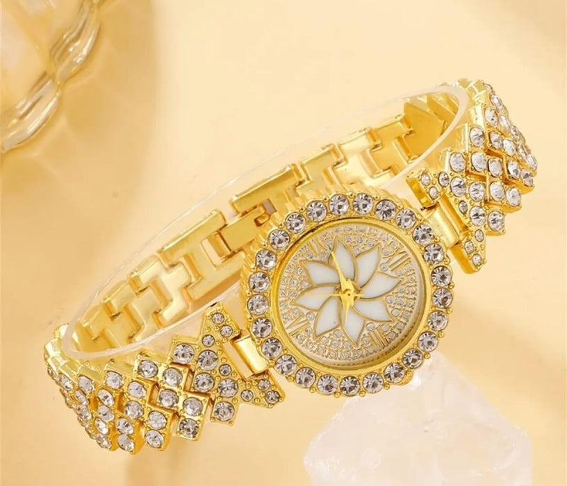 ⌚ Women’s Fancy Bracelet Analog Watch – Golden ✨💛