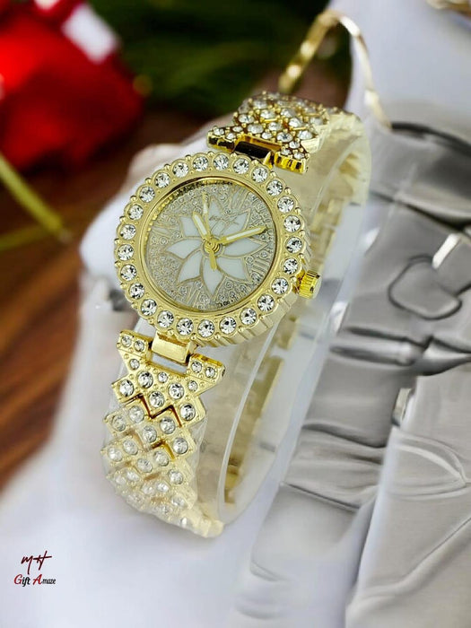 ⌚ Women’s Fancy Bracelet Analog Watch – Golden ✨💛