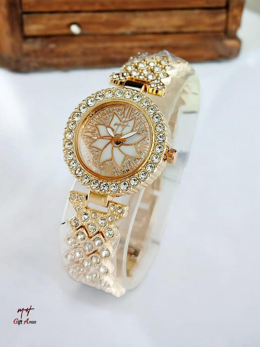 ⌚ Women’s Fancy Bracelet Analog Watch – Golden ✨💛
