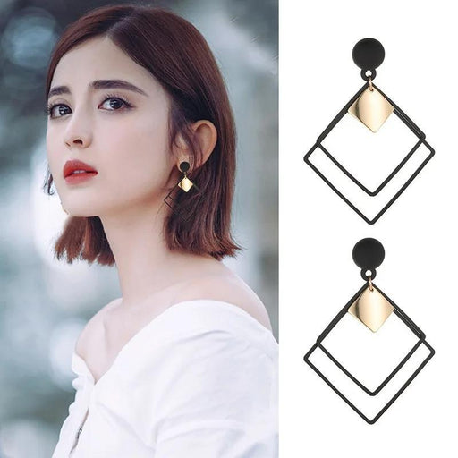 🌟 Stylish Square Design Earrings for Women – Black (2 Pcs) 🖤✨