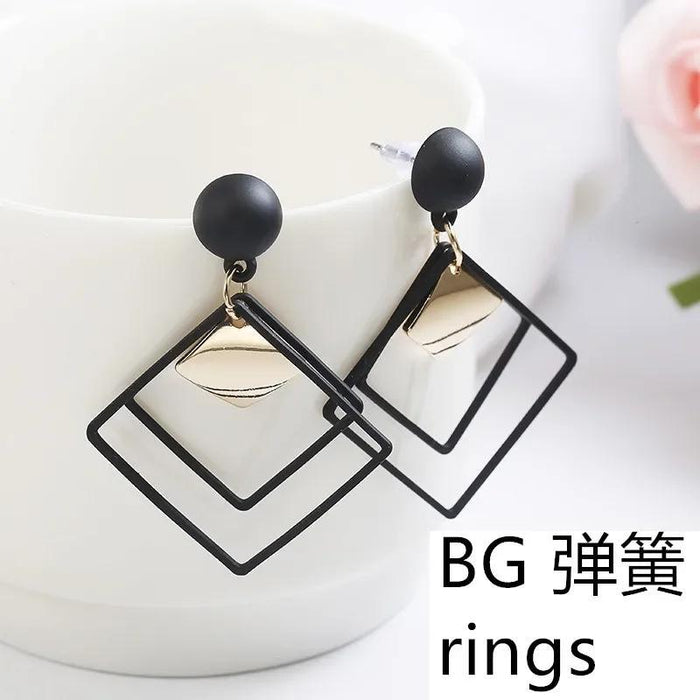 🌟 Stylish Square Design Earrings for Women – Black (2 Pcs) 🖤✨