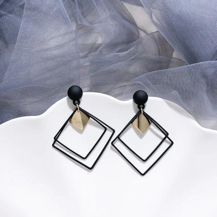 🌟 Stylish Square Design Earrings for Women – Black (2 Pcs) 🖤✨