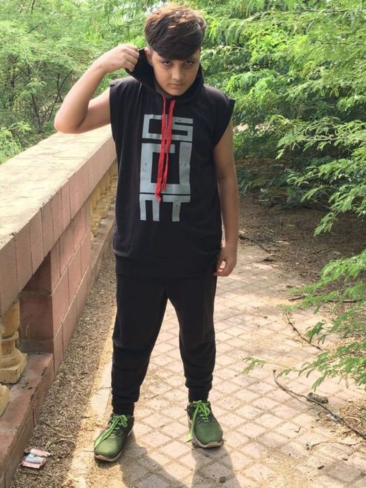 🏋️‍♂️ Black Gym Sleeveless Hood Tracksuit ✨ – Men’s 2-Piece Sports & Jogging Wear Set 🖤