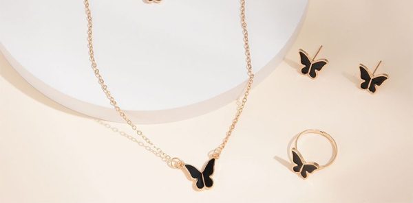 🦋 Butterfly Jewelry Set ✨ – Pack of 4 (Necklace, Earrings, Ring & Pendant) 💖